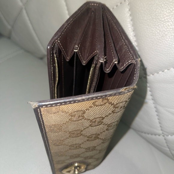 Gucci Brown Monogram Wallet with Gold Heart Logo - Picture 7 of 8